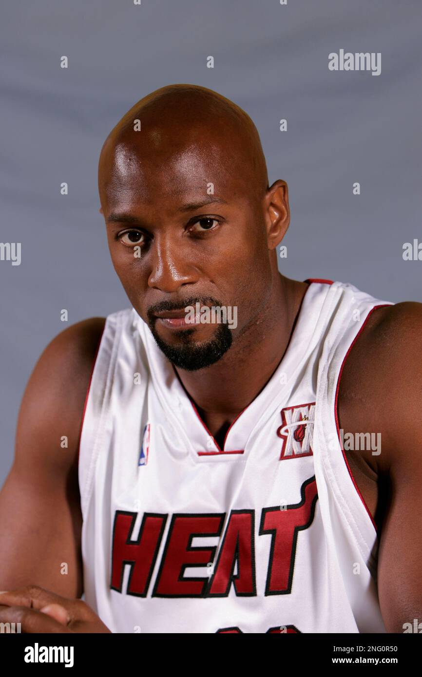 Alonzo mourning basketball hi-res stock photography and images - Alamy