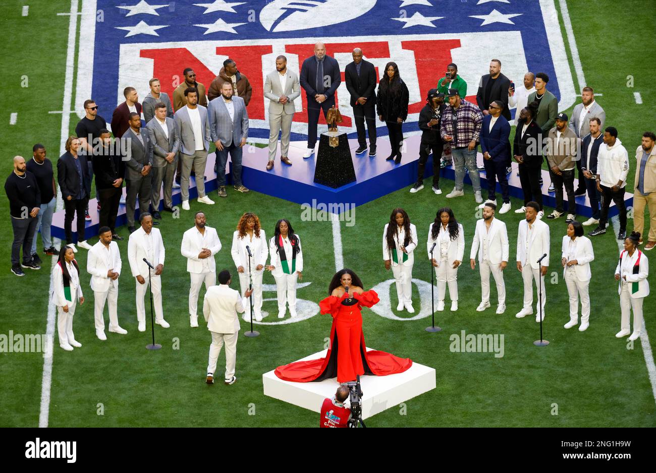 Sheryl Lee Ralph performs ''Lift Every Voice and Sing'' prior to Super Bowl LVII between the Philadelphia Eagles and the Kansas City Chiefs in Glendale, AZ on Feb 12, 2023 Mandatory Photo Credit : Charles Baus/CSM Stock Photo
