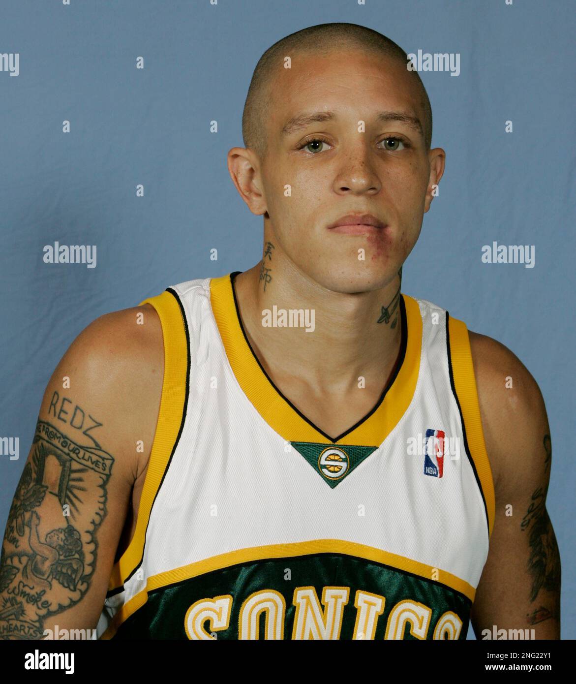 Seattle SuperSonics' Delonte West poses for a photo on NBA basketball media  day Monday, Oct. 1, 2007 in Seattle. (AP Photo/Ted S. Warren Stock Photo -  Alamy