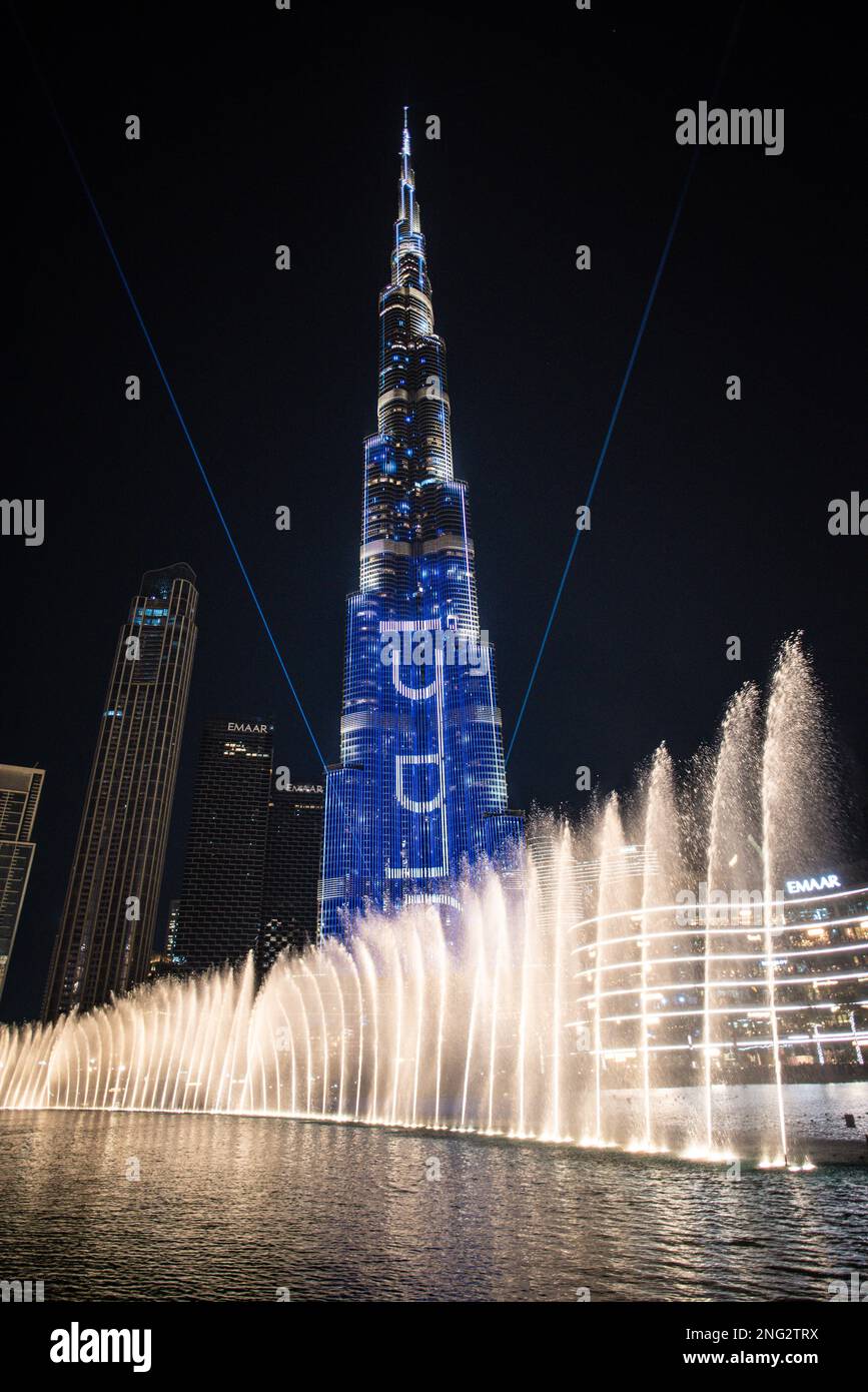 Burj khalifa and fountain show hi-res stock photography and images - Alamy