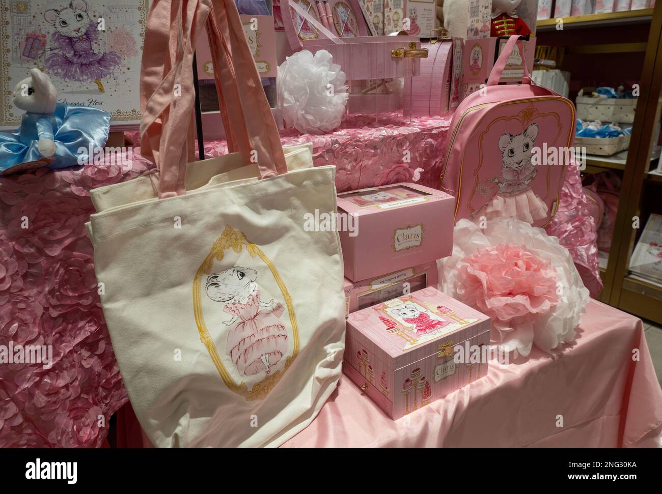 Hello Kitty Display, FAO Schwarz Flagship Toy Store Interior, NYC Stock  Photo - Alamy