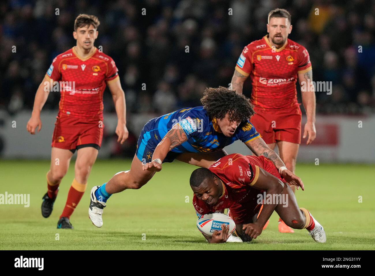 Kevin Proctor #19 of Wakefield Trinity tackles Jordan Dezaria #23 of ...