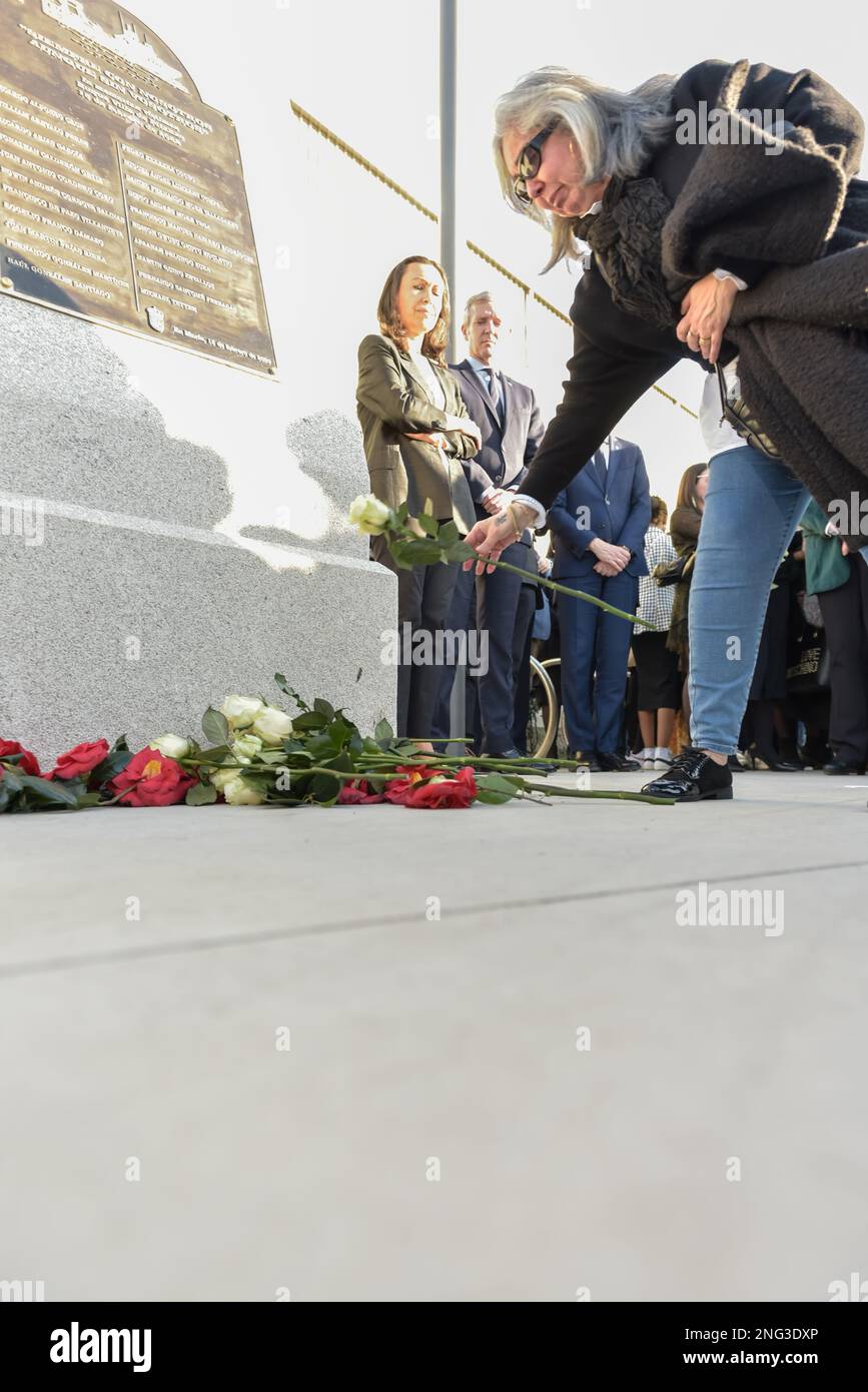 Marin, Spain. Feb 17Th, 2023. Inauguration of the commemorative plaque and wreath laying by the families and authorities of Spain, Peru and Canada of the 21 people who died in the wreck of the Spanish fishing boat, Vila de Pitanxo, with crew from Spain, Peru and Ghana. the ceremony was attended by the president of the xunta de Galicia. The mayoress of Marin and the spokeswoman for the 21 families of the shipwreck victims present the event. credit: Xan Gasalla/Alamy Live News Stock Photo