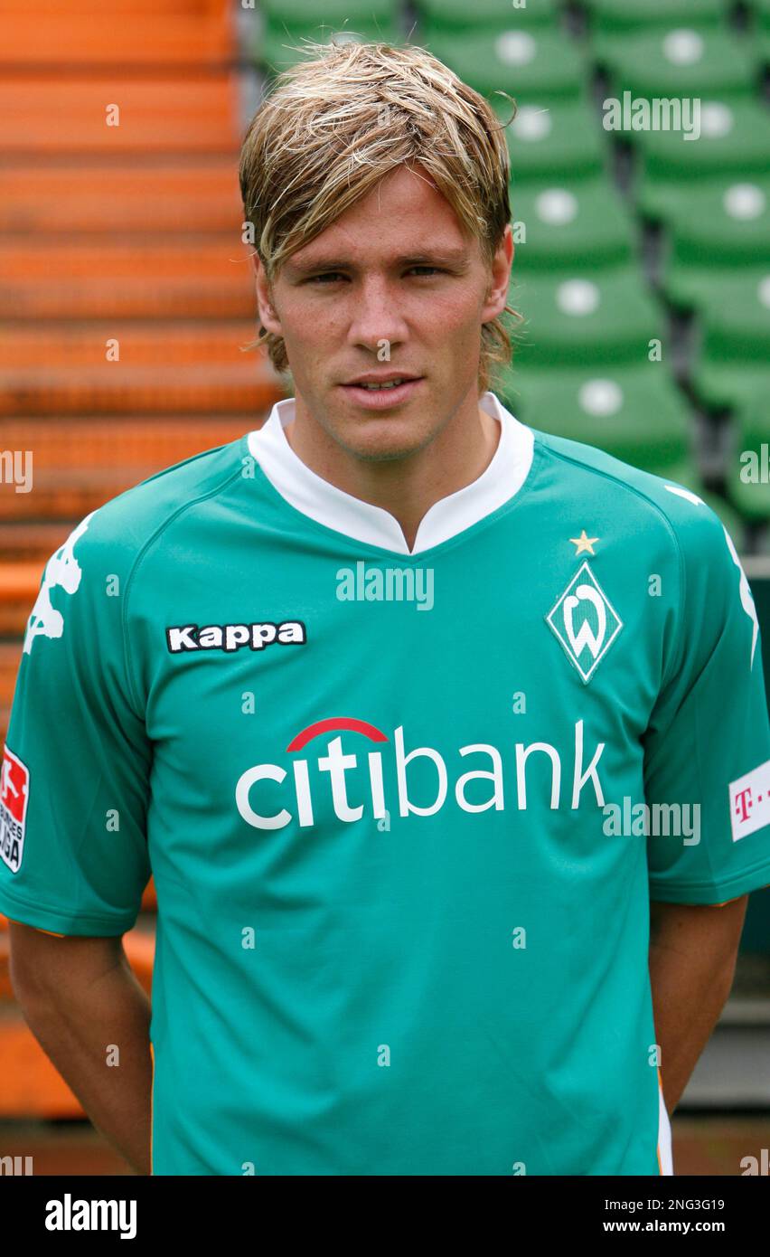 Clemens Fritz of German first division, Bundesliga, soccer club Werder  Bremen during the club's official team photo shooting in Bremen, northern  Germany, on Monday, July 30, 2007. (AP Photo/Focke Strangmann Stock Photo -