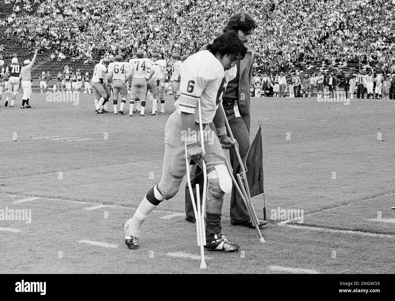 https://c8.alamy.com/comp/2NG3K5X/sonny-sixkiller-washington-university-quarterback-uses-crutches-to-leave-field-before-the-end-of-the-first-half-in-game-with-stanford-university-oct-14-1972-he-reinjured-his-left-knee-during-second-quarter-action-standford-downed-washington-24-o-ap-photorobert-h-houston-2NG3K5X.jpg