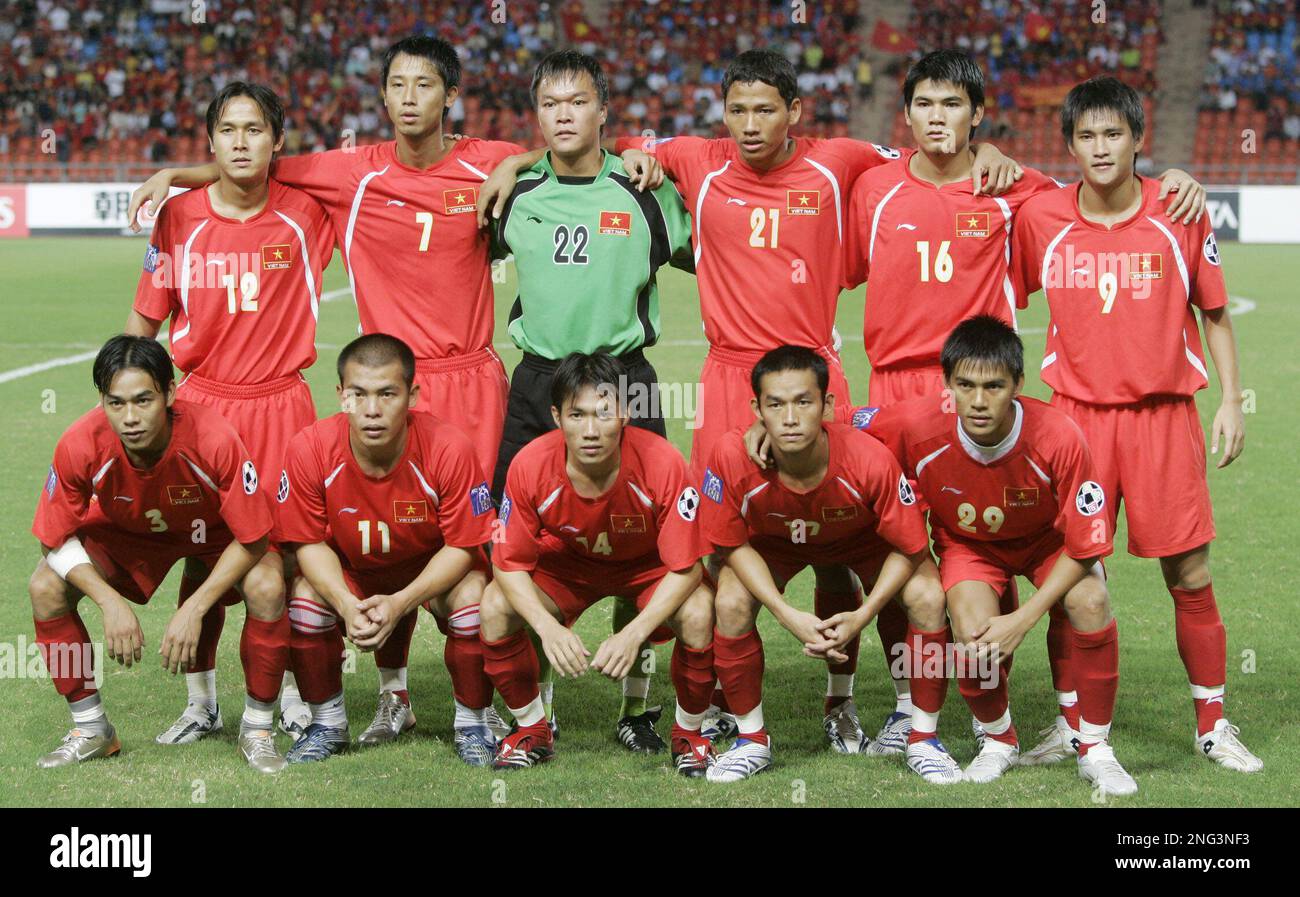 Vietnam soccer team pose for photograph prior to the quater-final Asian ...