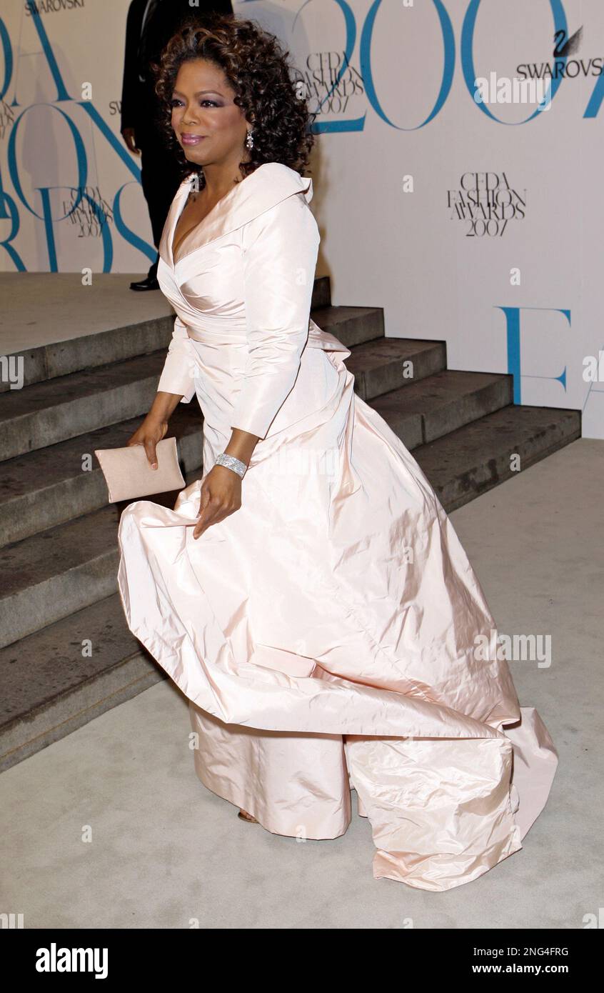 Actress and television personality Oprah Winfrey poses for a photo at the  CFDA Fashion Awards in New York, Monday, June 4, 2007. The annual gala  celebrates the year's leading designers and trend
