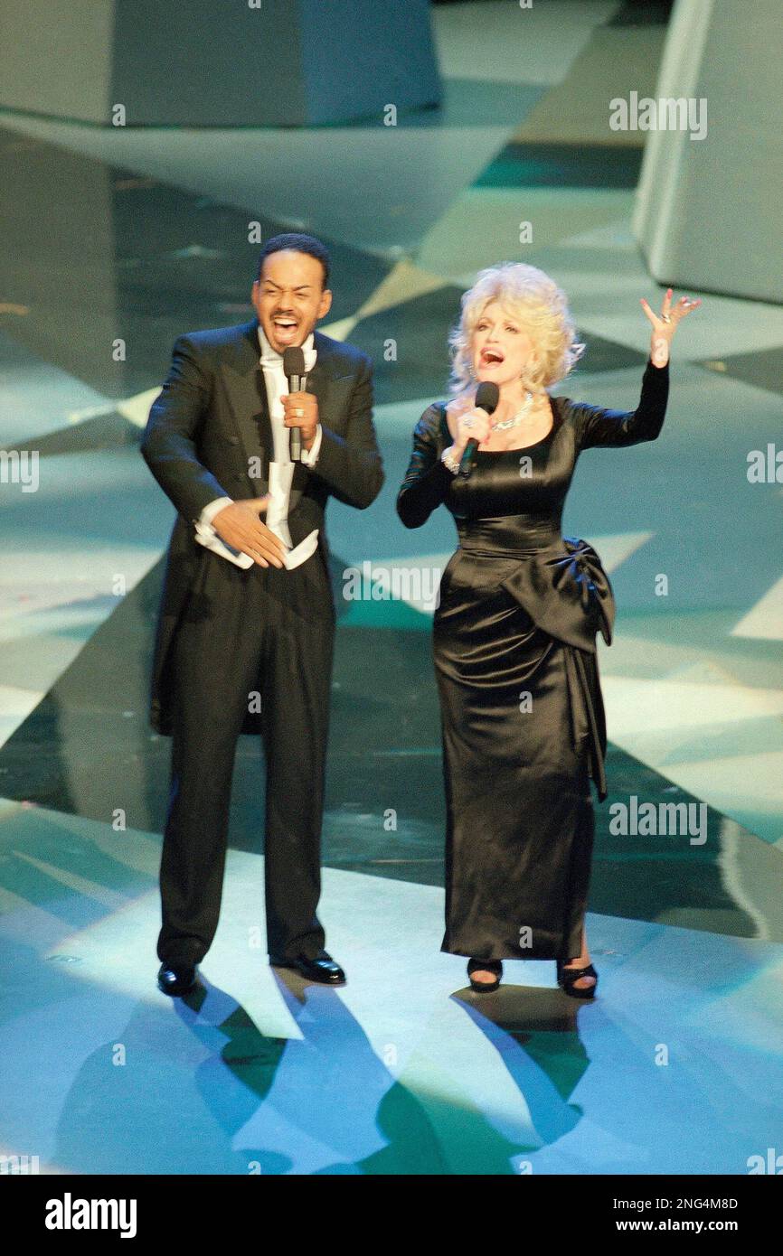 James Ingram, left and Dolly Parton perform at the 66th Annual Academy  Awards in Los Angeles March 21, 1994. (AP Photo Stock Photo - Alamy