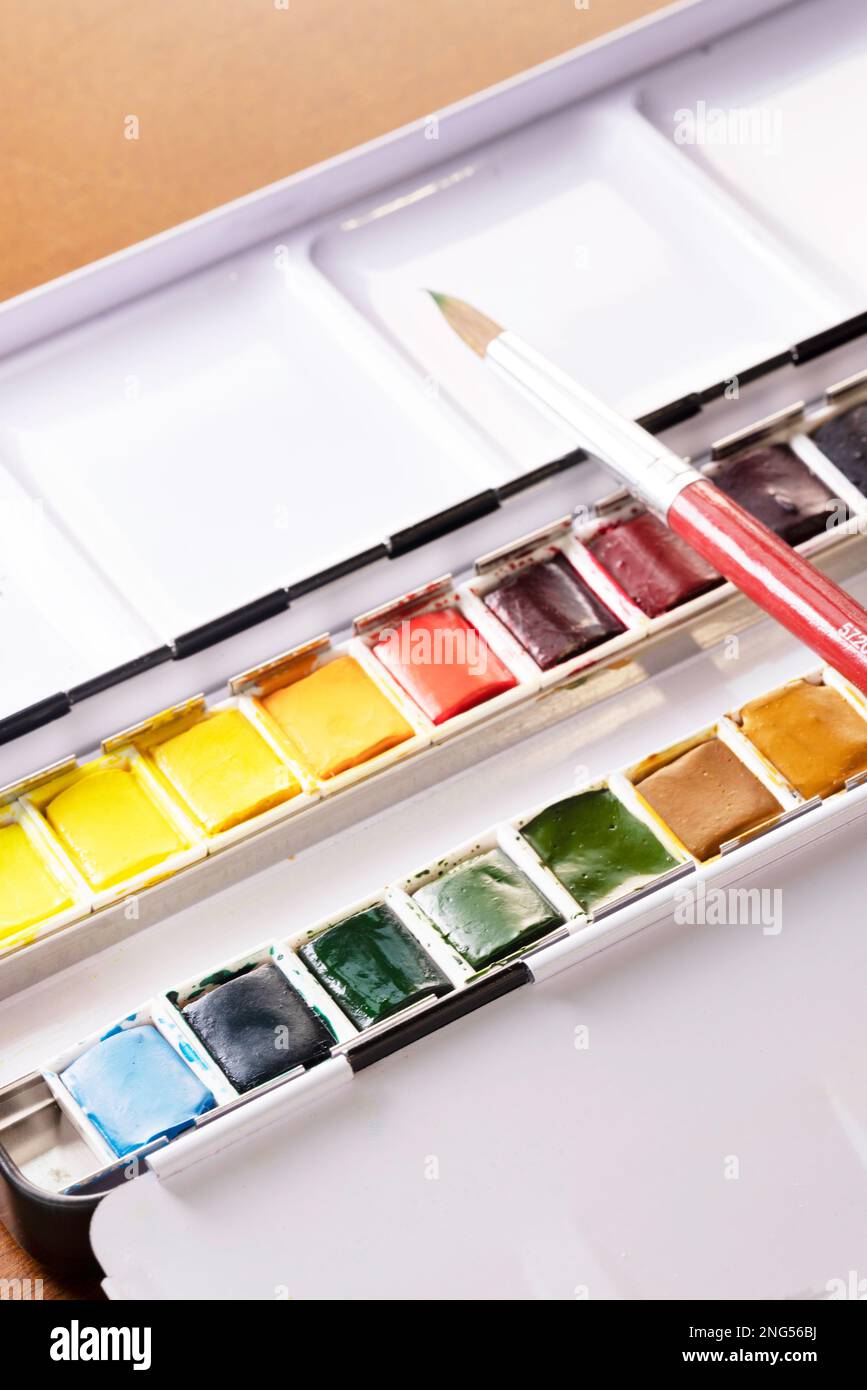 Watercolor Tin with Pans Stock Photo Alamy