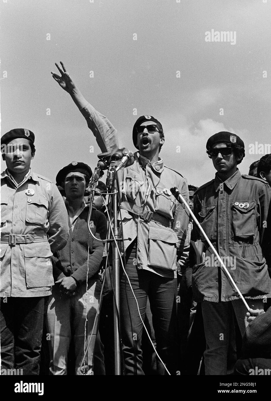 Carlos Montes, co-founder of the Brown Berets, speaks during a rally of the  Poor Peoples' March to Washington, in Kansas City, May 20, 1968. (AP  Photo/William Straeter Stock Photo - Alamy