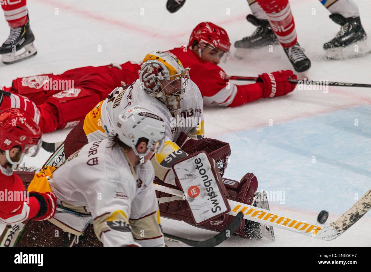 Lausanne, Switzerland. 02nd July, 2023. Gauthier Deschoux (goalie) of Geneva-Servette HC atch helplessly as the puck went into the goal during The fourth and last derby of the season 2022-2023 of the 2022-2023 Swiss National League Season with the Lausanne HC and Geneva-Sevette HC. (Photo by Eric Dubost/Pacific Press) Credit: Pacific Press Media Production Corp./Alamy Live News Stock Photo