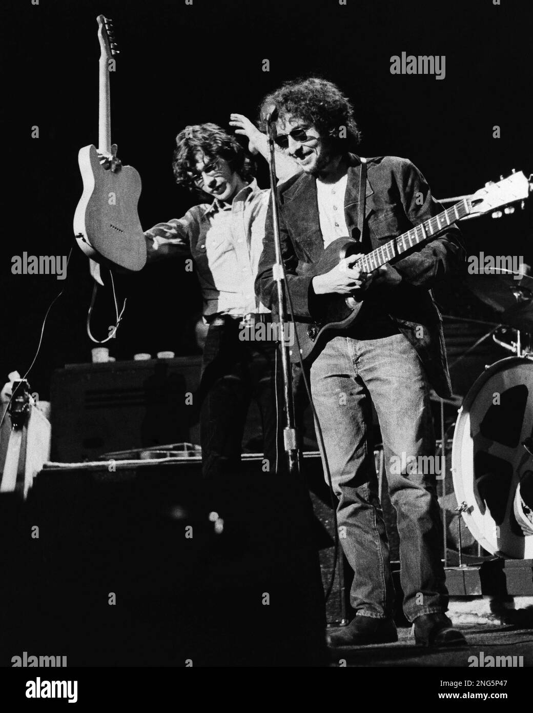 Singer bob dylan right was among those who helped to welcome in the