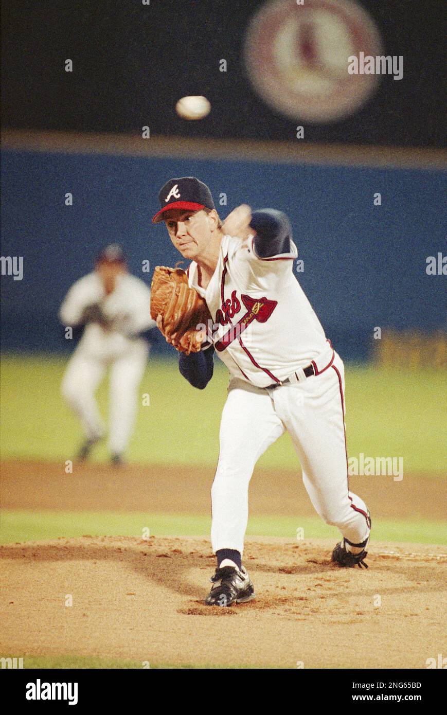 Atlanta Braves starting pitcher Tom Glavine (47) pitches against the  Minnesota Twins in the first inning