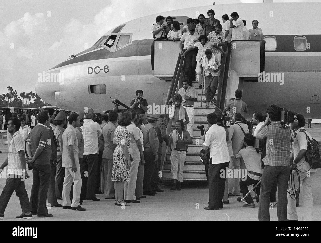 Cuban Premier Fidel Castro greets wounded Cubans at the bottom of the ...