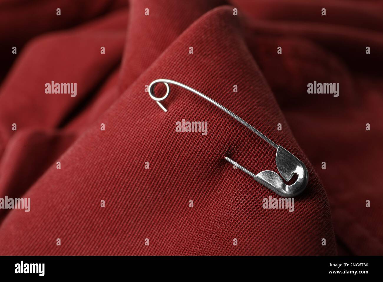 Safety pin cloth hi-res stock photography and images - Page 3 - Alamy