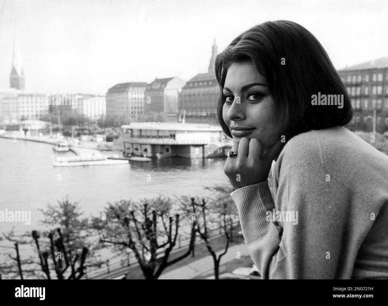 portrait-of-italian-actress-sofia-loren-as-she-poses-on-a-balcony-of