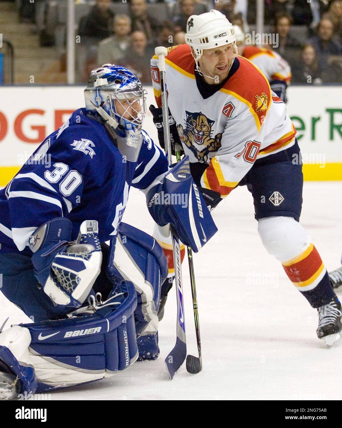Florida Panthers' Gary Roberts, right, pressures Toronto Maple Leafs goalie  Jean-Sebastien Aubin during third period NHL hockey action in Toronto,  Tuesday Dec. 19, 2006. Roberts had two goals in the Panthers 7-3