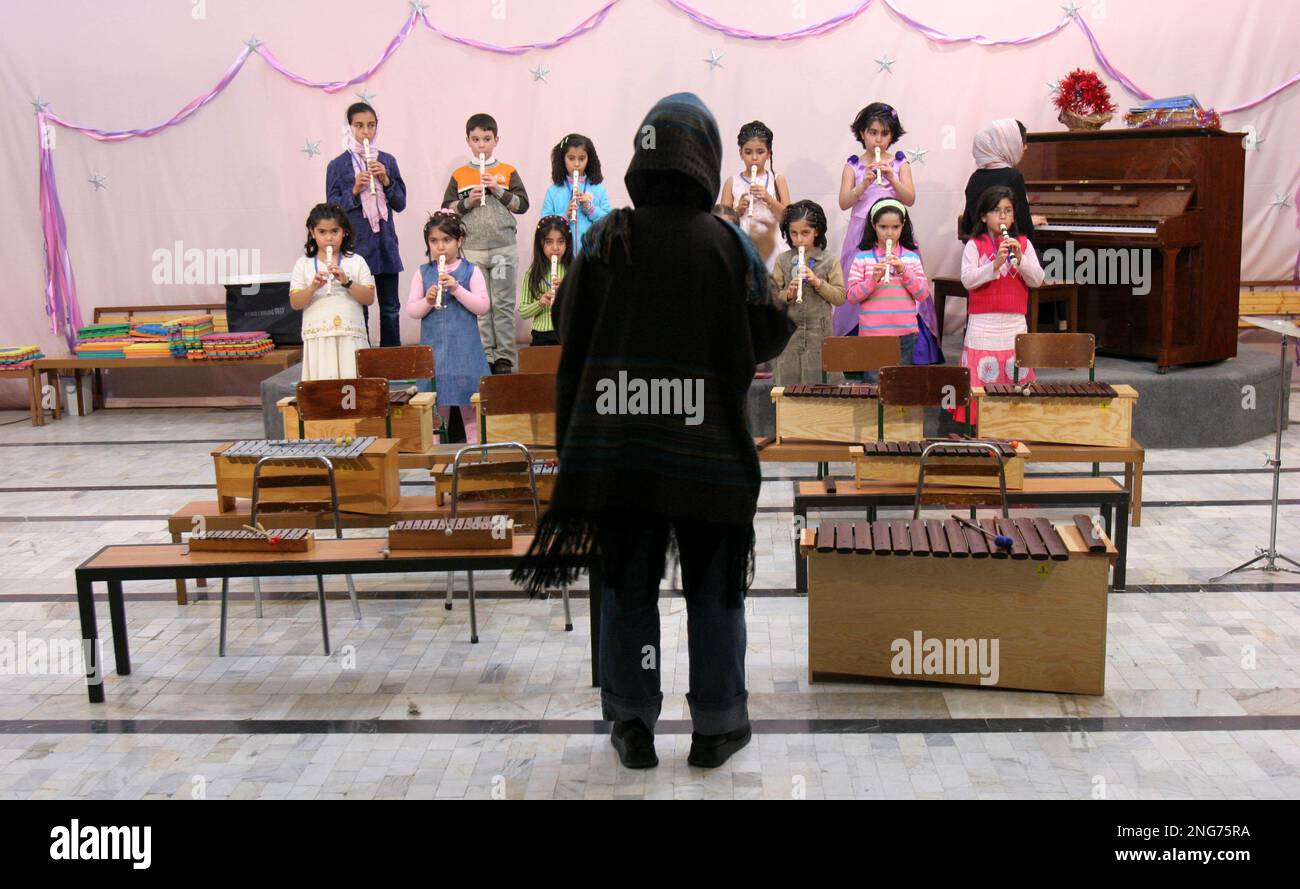 Iranian children play musical instrument at Pars Music Institute in ...