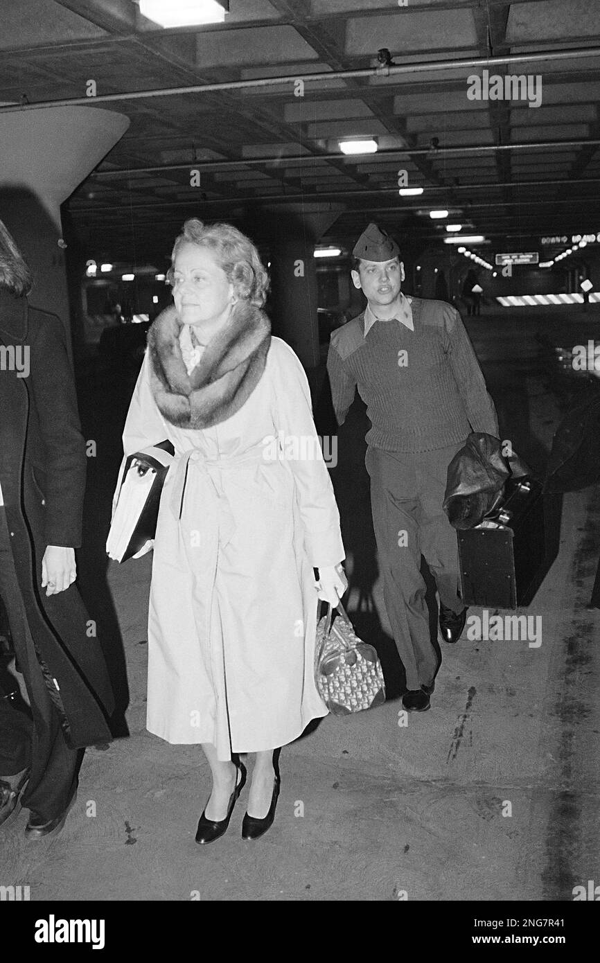 Jean Harris, defendant in the Dr. Herman Tarnower murder trial, leaves ...