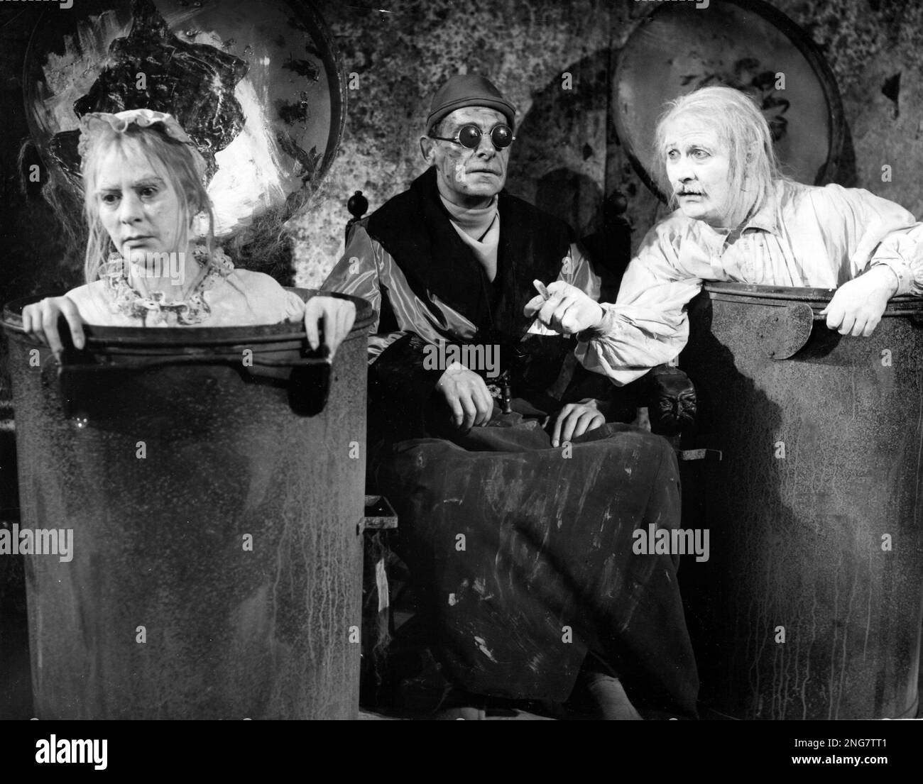 The actors (from left to right) Claere Kaiser as mother, Sigfrit ...