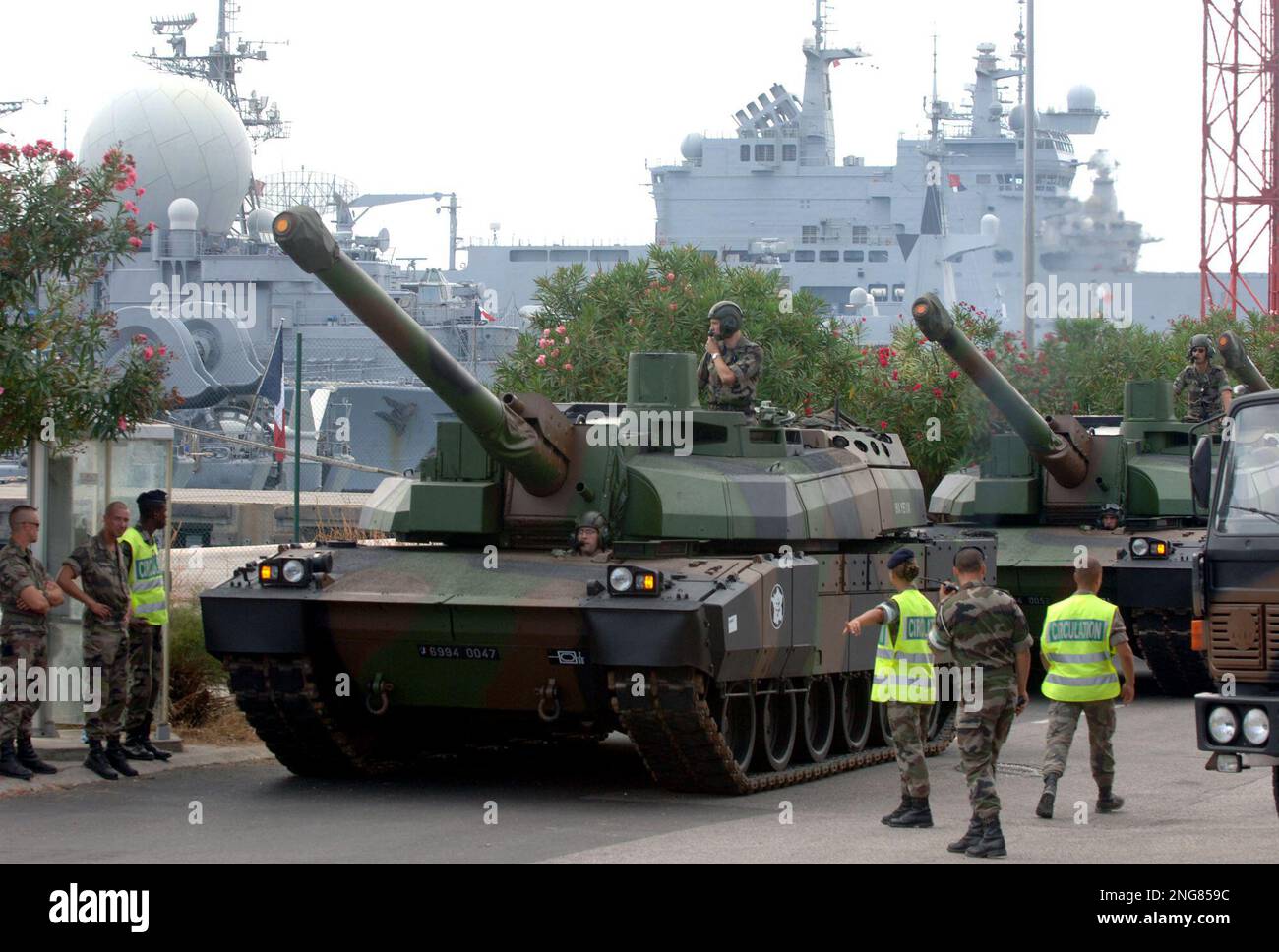 Leclerc tanks queue to be loaded aboard the vessel "Fast Arrow ...