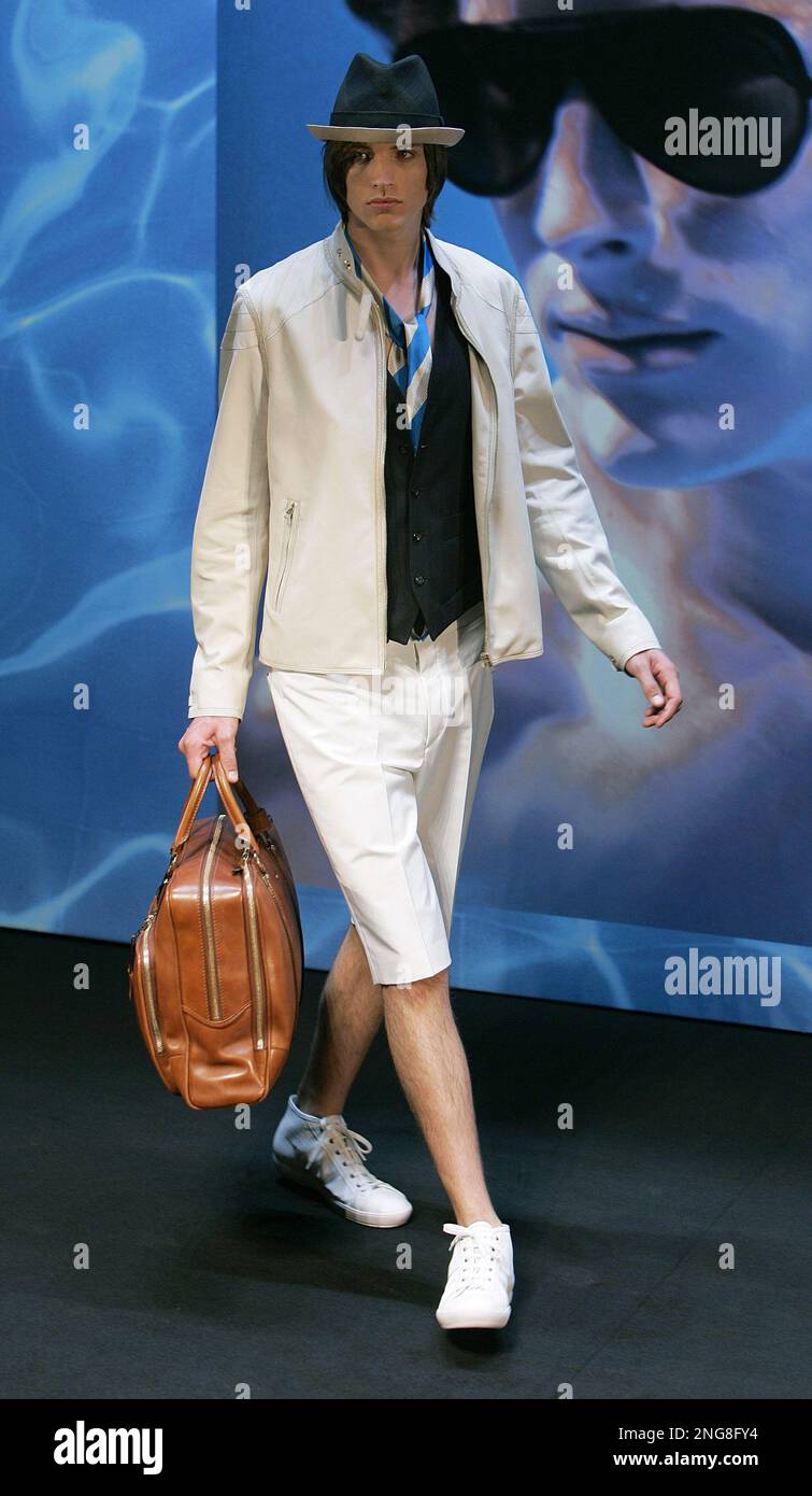 A model presents a creation for Louis Vuitton men's Spring-Summer 2007  fashion collection presented in Paris, Friday June 30, 2006. (AP  Photo/Michel Euler Stock Photo - Alamy