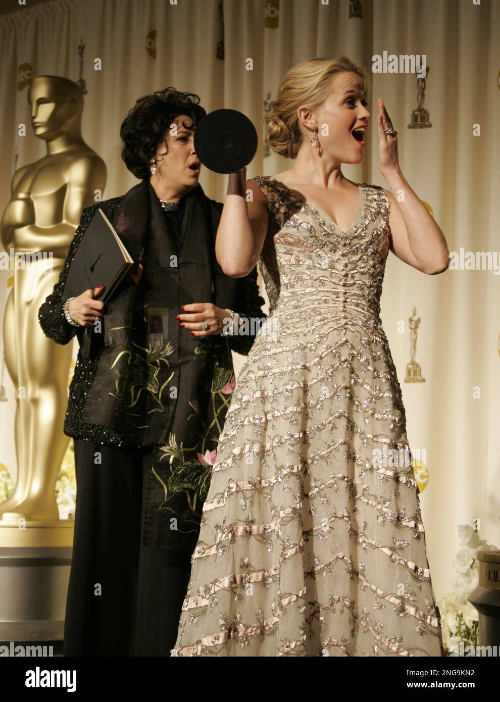 Reese Witherspoon holds her Oscar for best actress for her role in ...