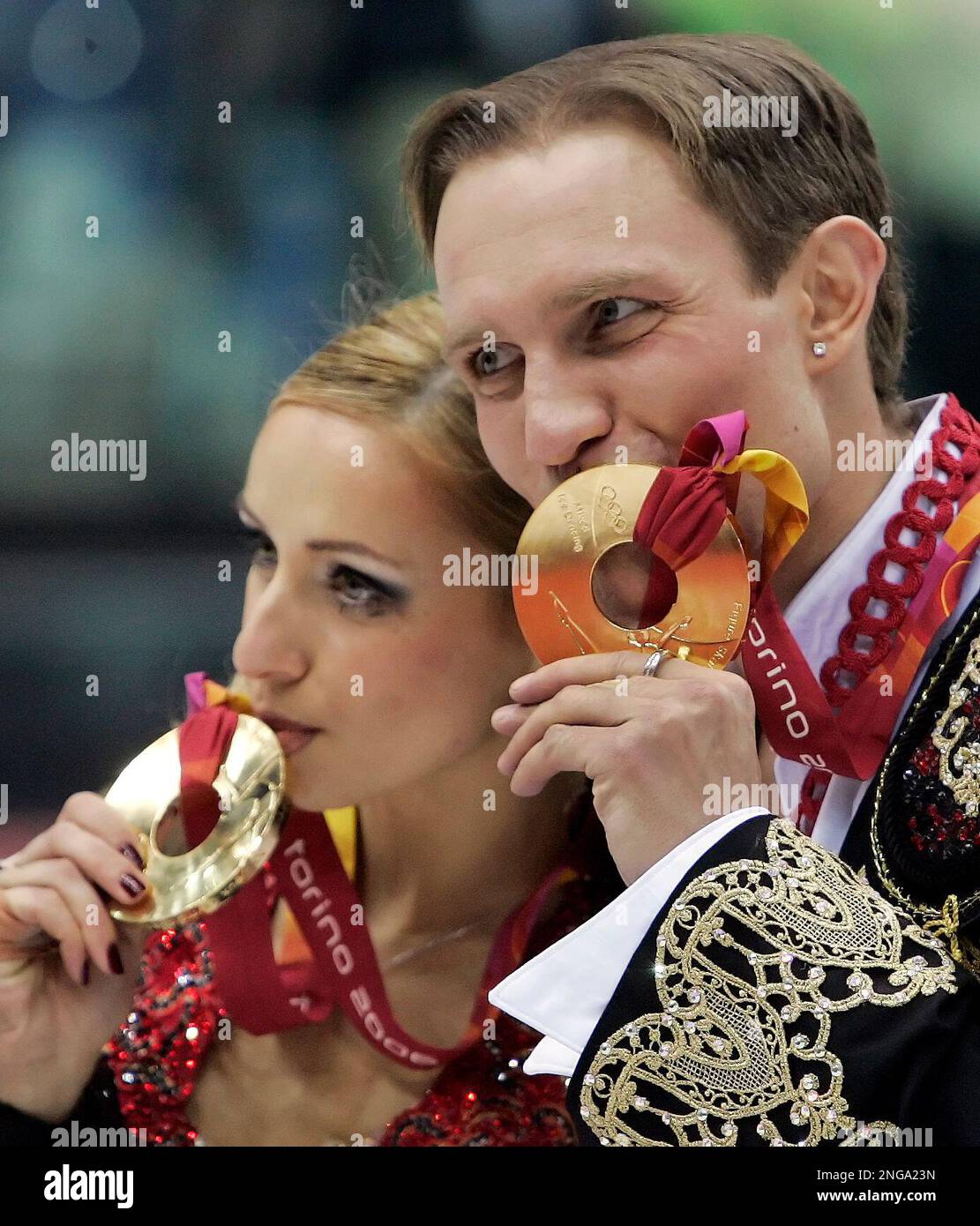 Russia's Roman Kostomarov and his partner Tatiana Navka kiss their gold 