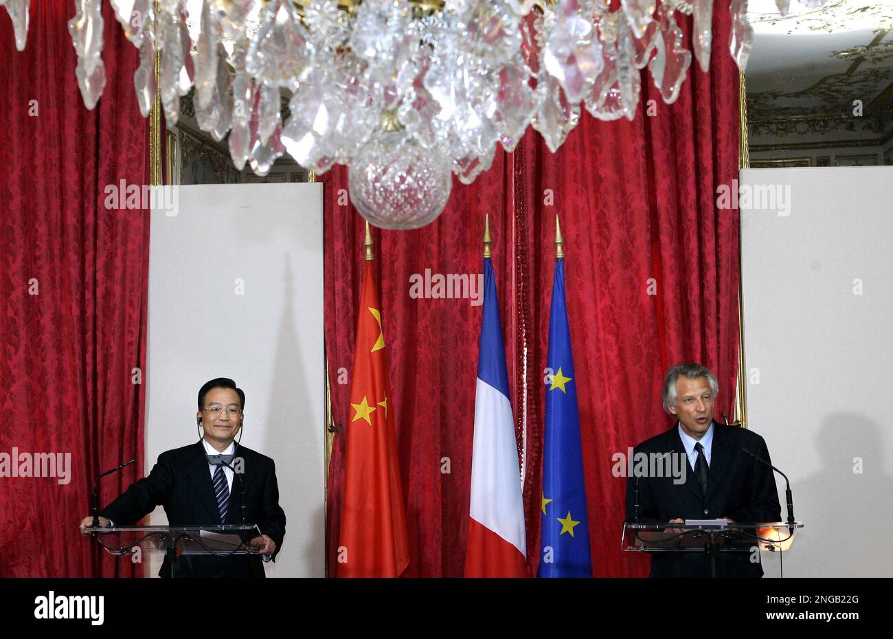 Visiting Chinese Prime Minister Wen Jiabao, left, and his French
