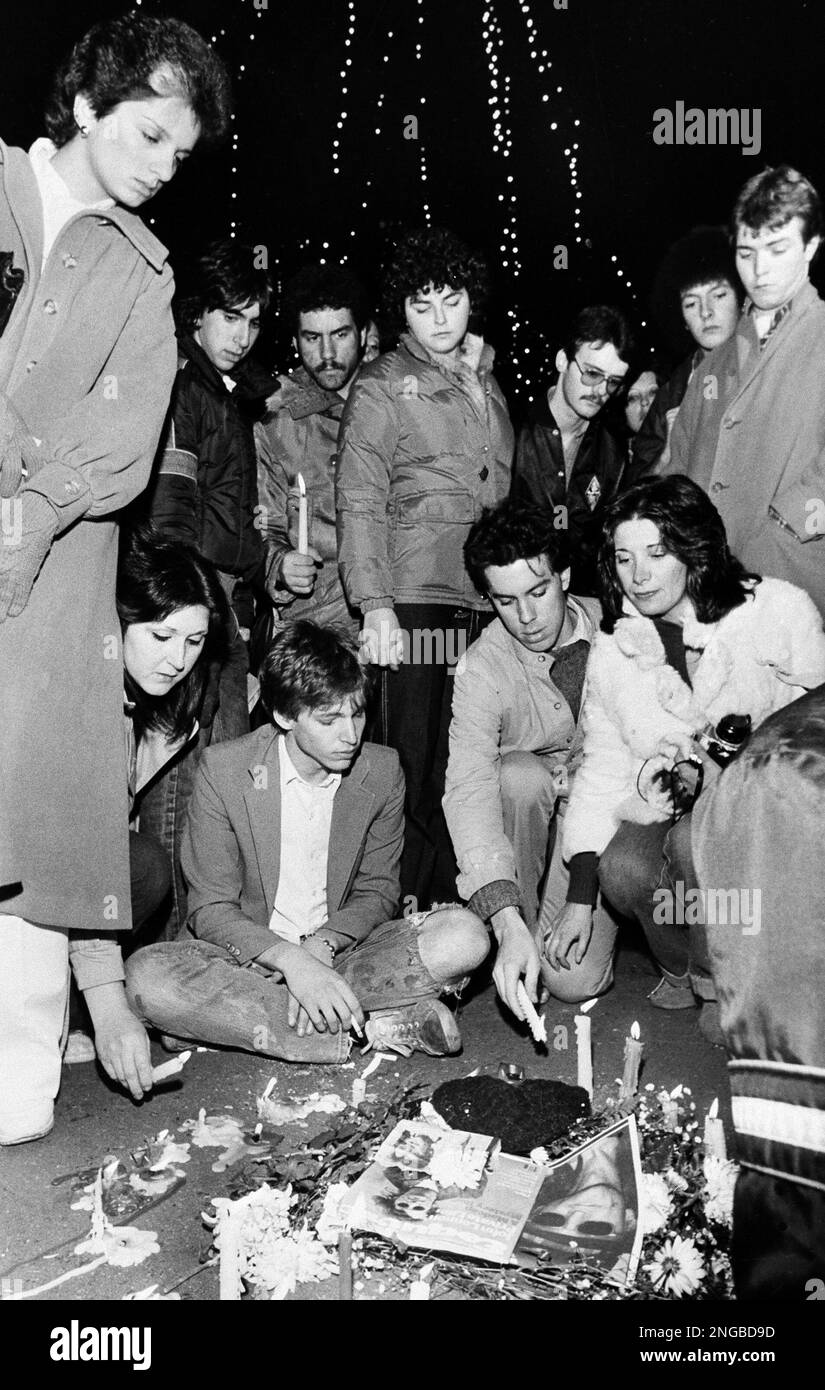 Some 400 John Lennon fans held a candlelight vigil, Dec. 9, 1980 on