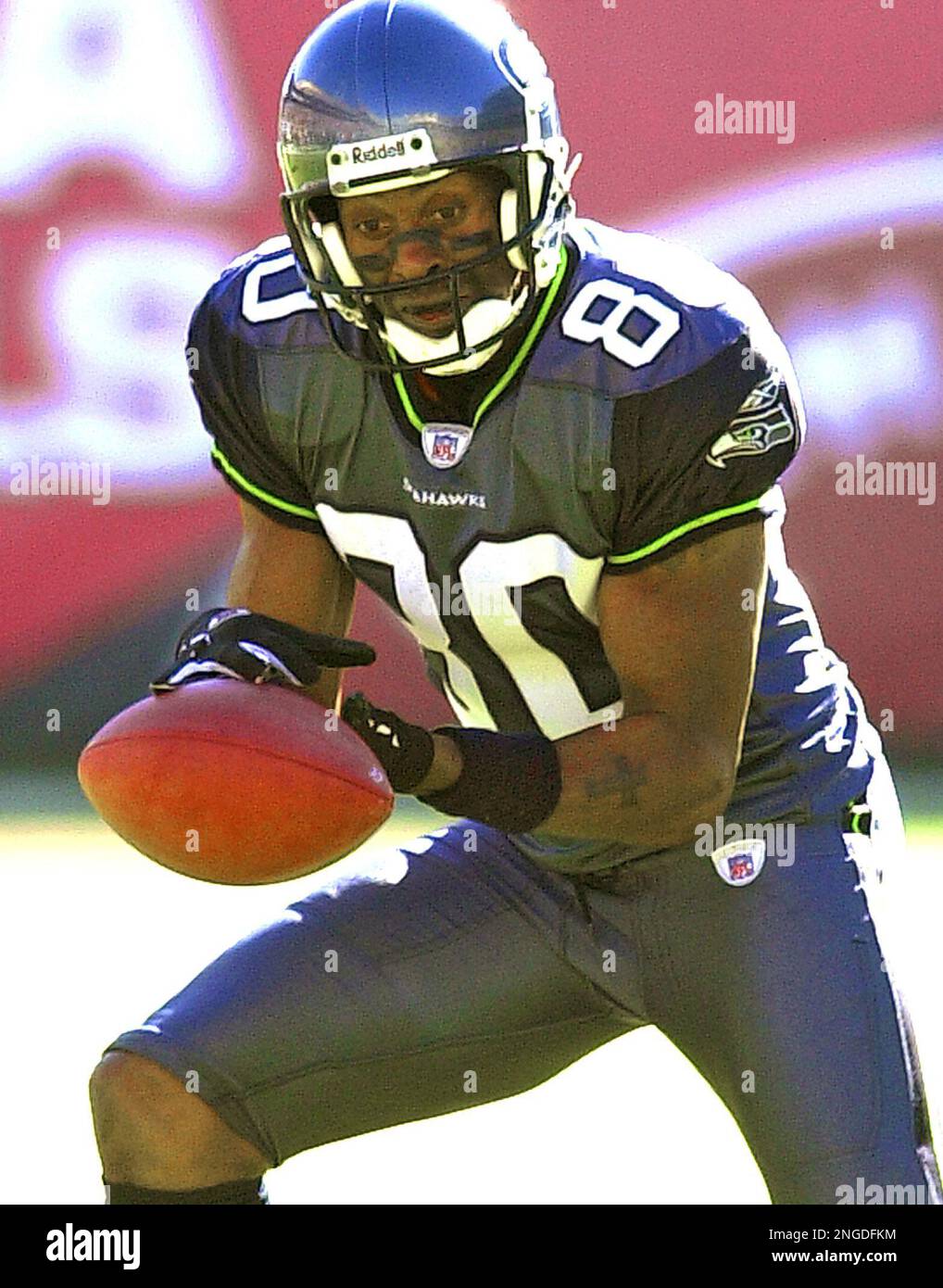 Seattle Seahawks wide receiver Jerry Rice can't handle a pass in the second  quarter against the Arizona Cardinals, Sunday, Oct. 24, 2004, in Tempe,  Ariz. (AP Photo/Paul Connors Stock Photo - Alamy