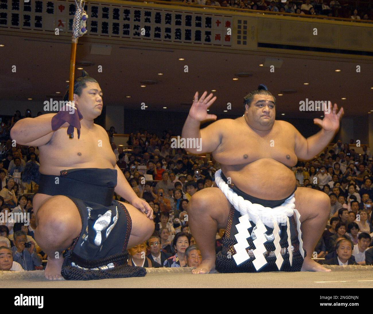 Former grand champion Musashimaru performs his last ring entrance ...