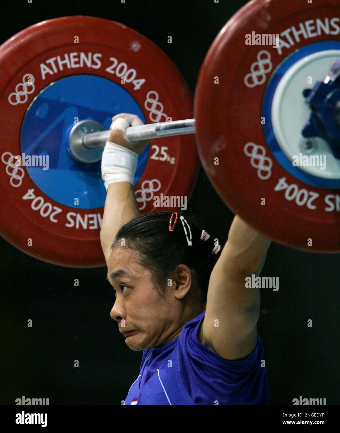 Thailand's Aree Wiratthaworn strains on her lift during the women's 48