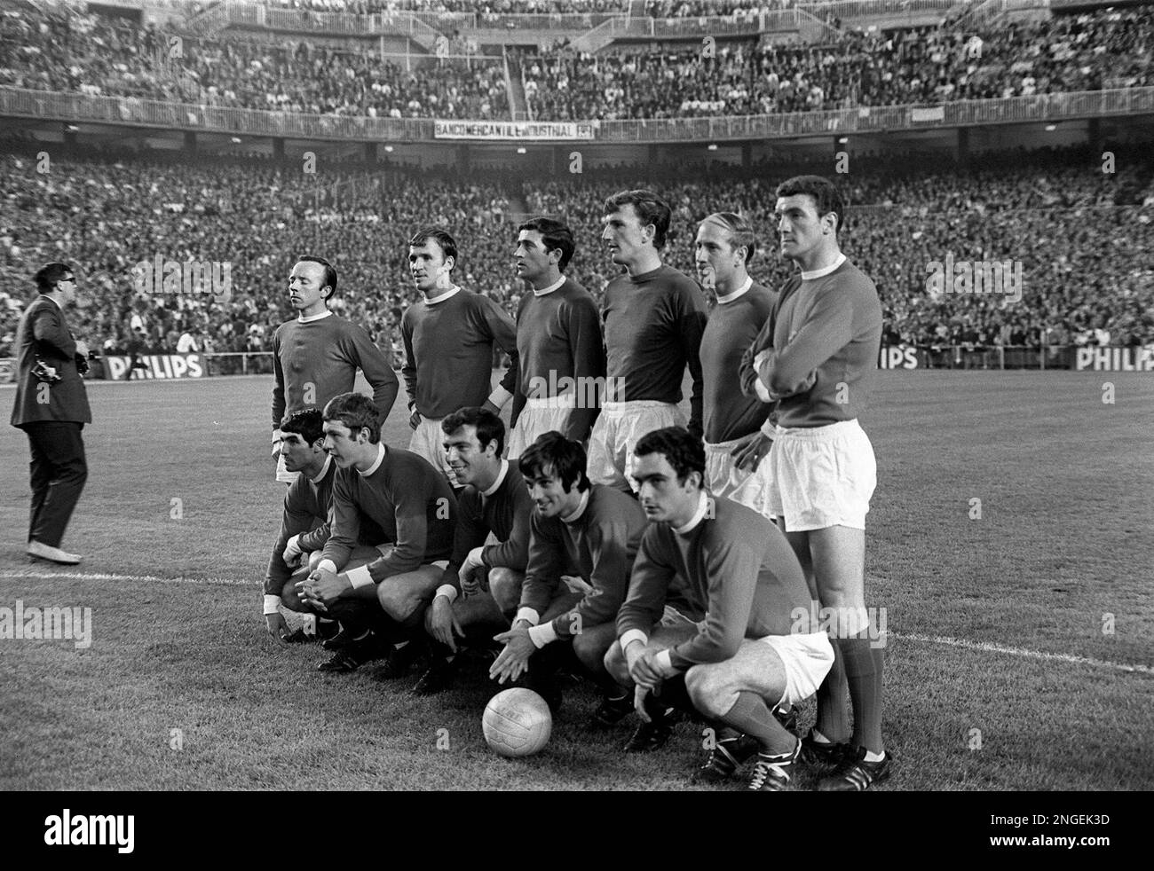 The Manchester United Football Team Pose Before Their Semi-final Match ...