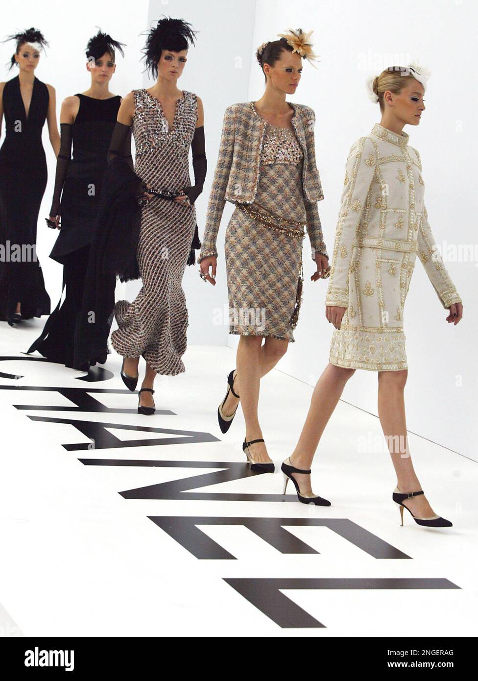 Models present creations designed by German fashion designer Karl Lagerfeld  for Chanel's fall-winter 2004-2005 Haute Couture fashion collection  presented in Paris Wednesday, July 7, 2004.(AP Photo/Michel Euler Stock  Photo - Alamy