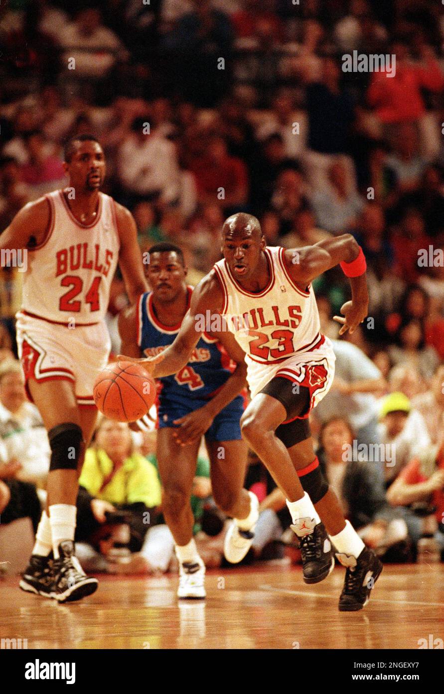 Chicago Bulls Michael Jordan (23) breaks away from Detroit Pistons