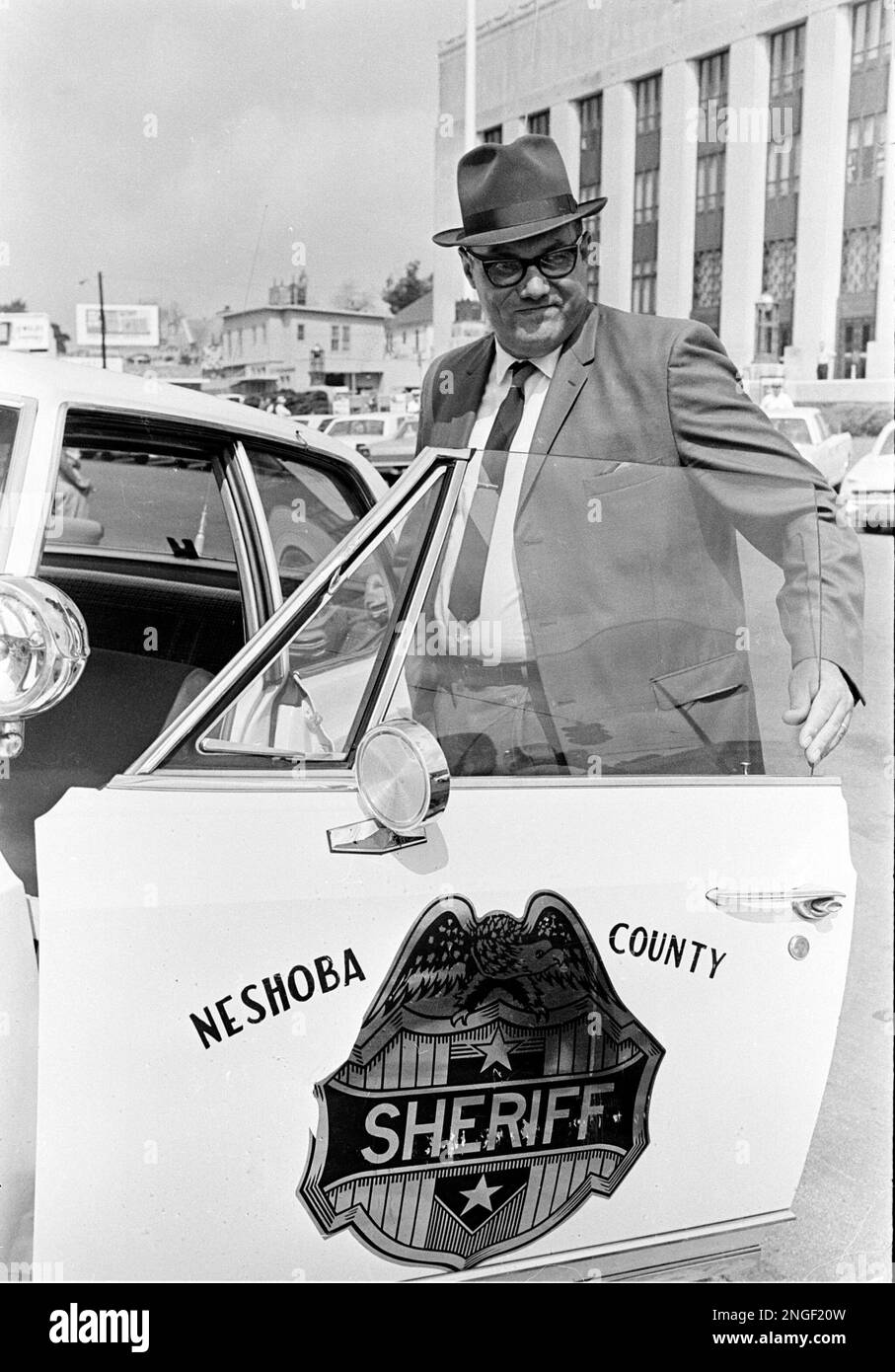 https://c8.alamy.com/comp/2NGF20W/neshoba-county-sheriff-lawrence-rainey-gets-into-his-car-in-meridian-miss-april-12-1967-after-pleading-innocent-at-his-arraignment-on-conspiracy-charges-in-the-1964-slaying-of-three-civil-rights-freedom-summer-workers-near-philadelphia-mississippi-ap-photojack-thornell-2NGF20W.jpg