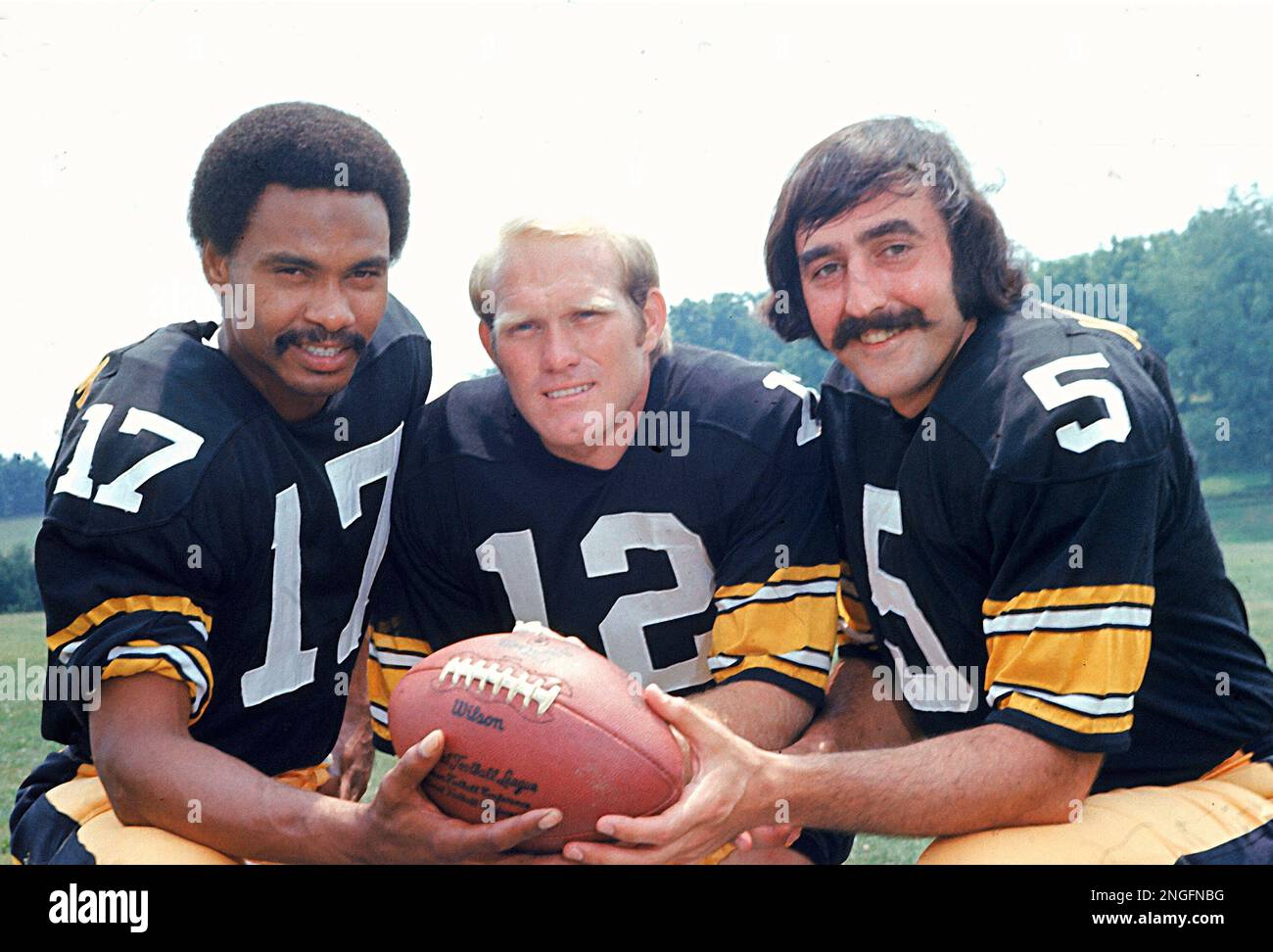 Pittsburgh Steelers quarterbacks Terry Bradshaw (12), Joe Gilliam (17), and Terry Hanratty (5) are shown in 1975. (AP Photo) Stock Photo