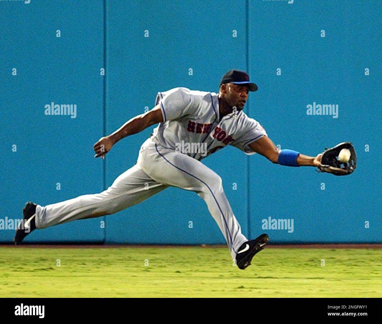 New York Mets left fielder Cliff Floyd catches a fly ball hit by Florida  Marlins' Todd Hollandsworth in the sixth inning Tuesday, June 17, 2003, in  Miami. (AP Photo/Alan Diaz Stock Photo 
