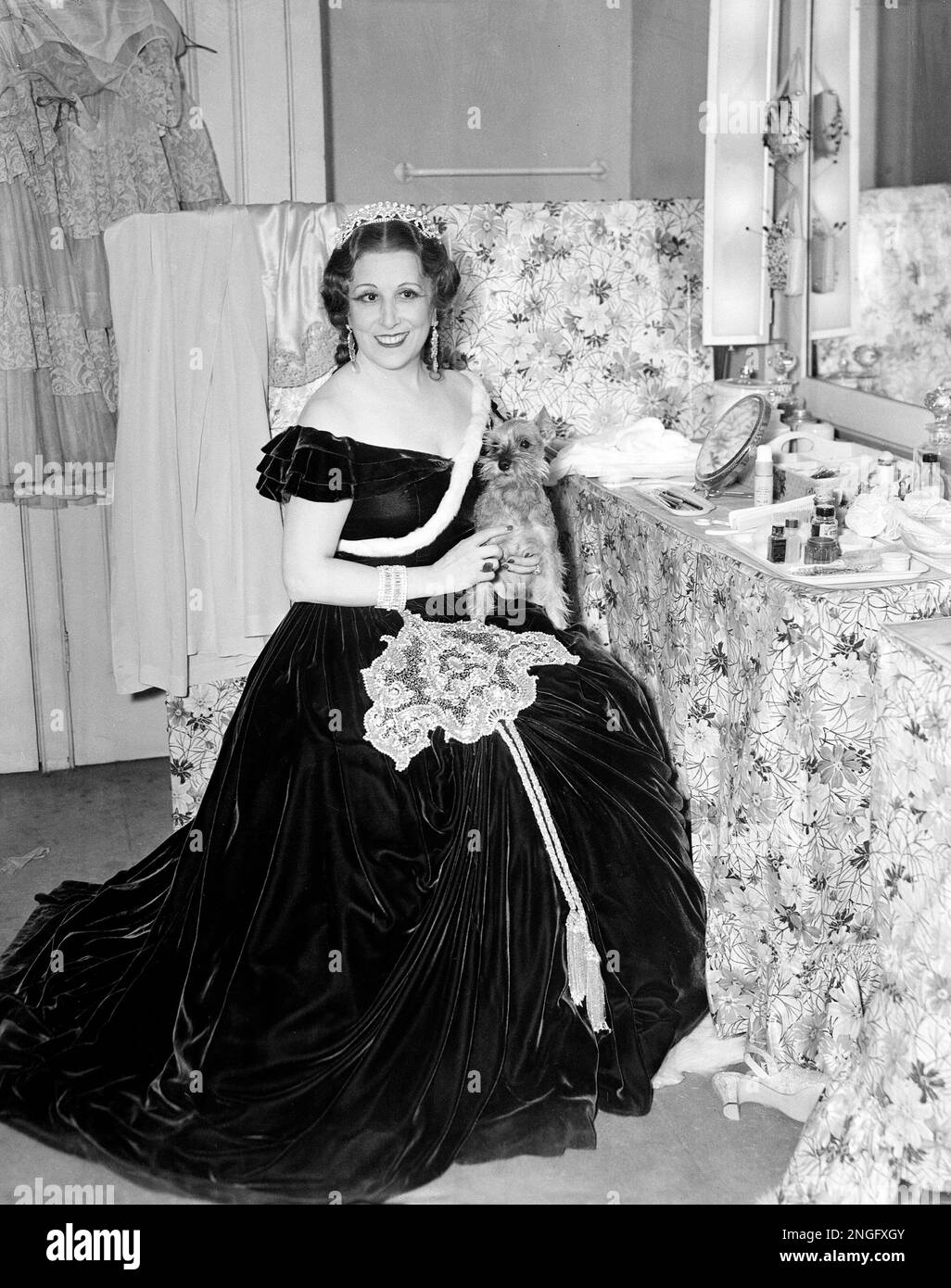Spanish soprano Lucrezia Bori poses is her dressing room at New York