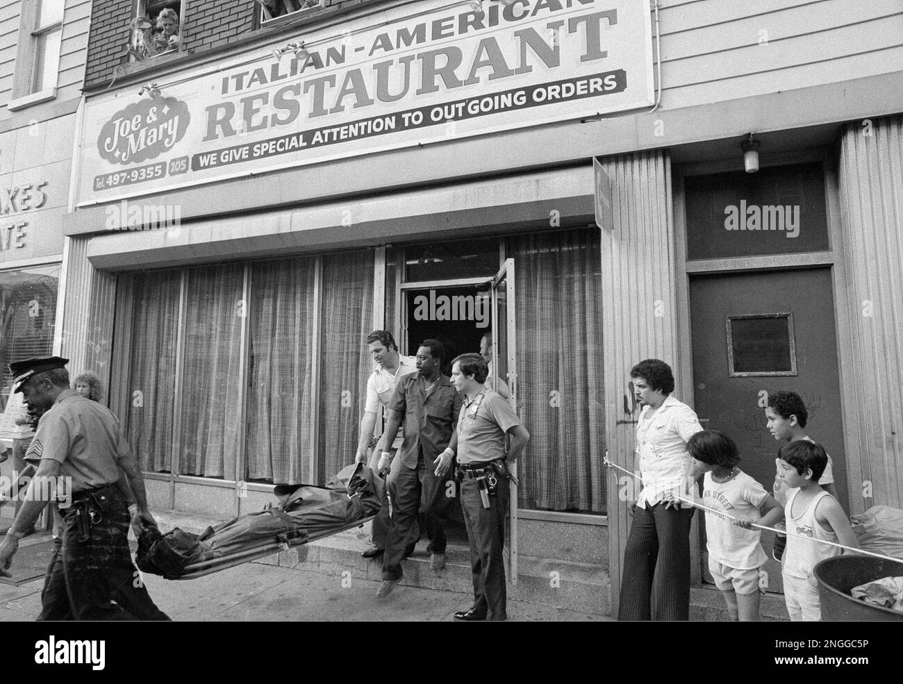 Policemen carry the body of reputed Mafia leader Carmine "Lilo" Galante