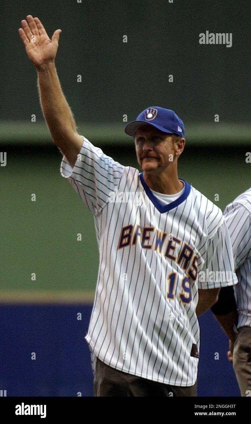 Former Milwaukee Brewers' Robin Yount waves to the crowd after