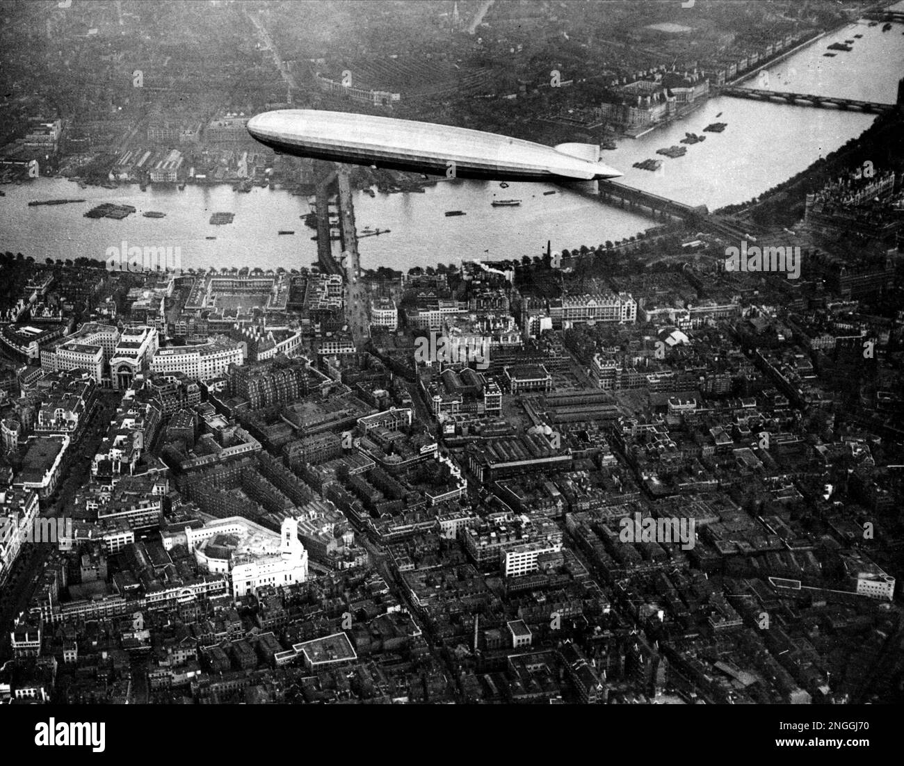 Zeppelin England The LZ-127 Graf Zeppelin sails over the River Thames in London, England ...