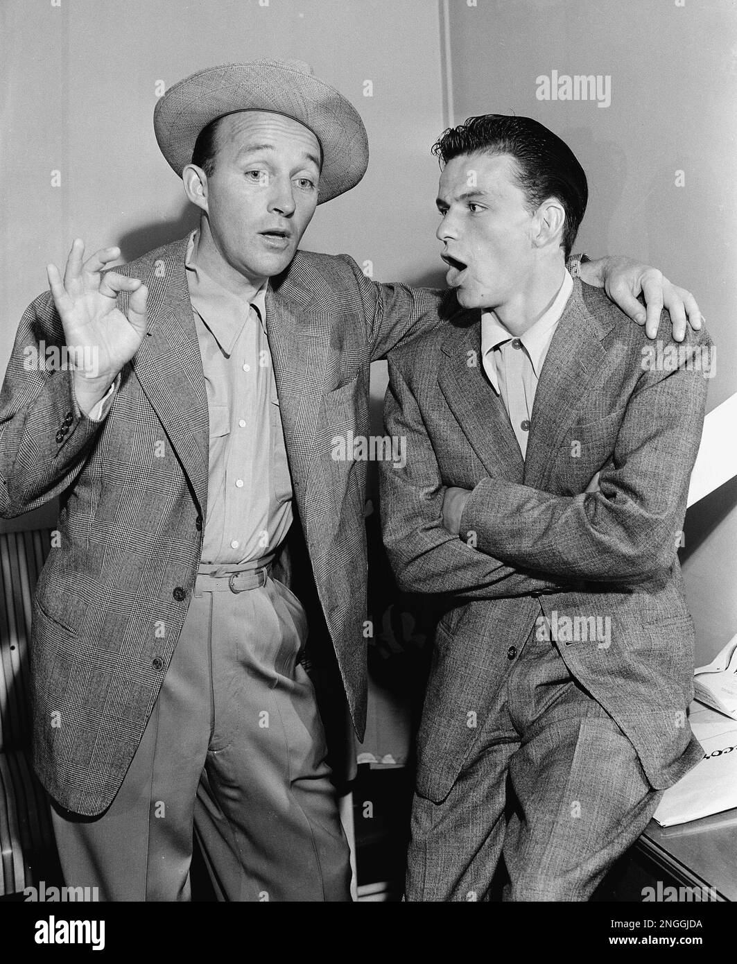 Bing Crosby, left, and Frank Sinatra break out in song in Bing's dressing  room between radio programs in Hollywood, Ca., Sept. 12, 1943. (AP Photo  Stock Photo - Alamy, image size:1063x1390