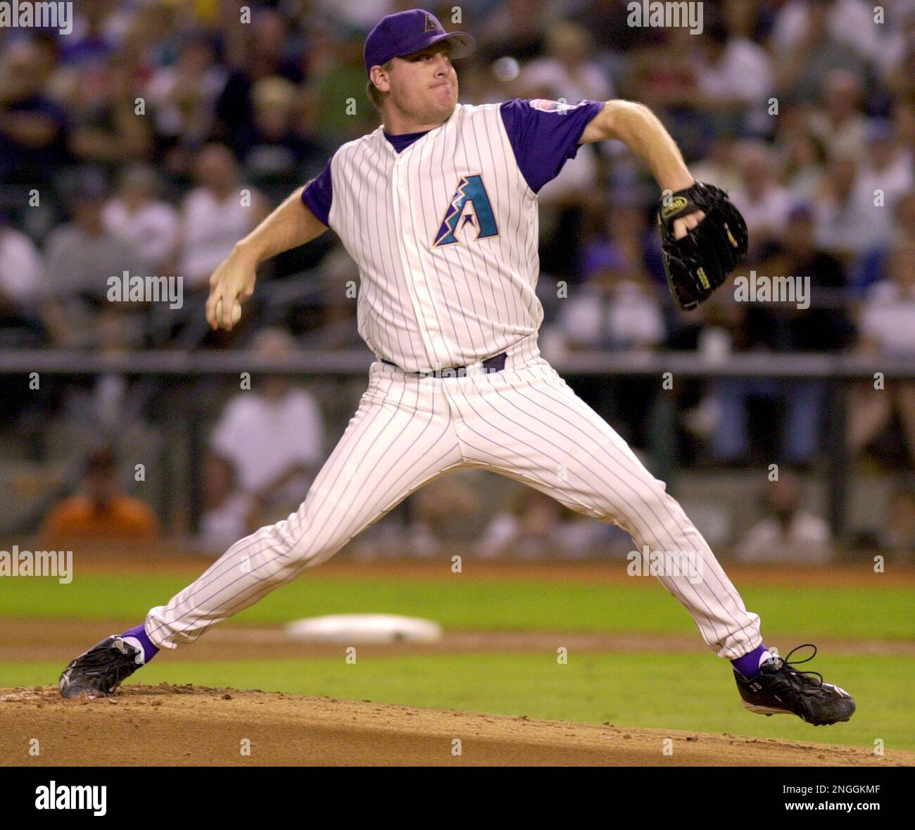 Arizona Diamondbacks' Curt Schilling delivers a pitch to Houston Astros'  Craig Biggio in the first inning Monday, June 3, 2002, in Phoenix. (AP  Photo/Paul Connors Stock Photo - Alamy