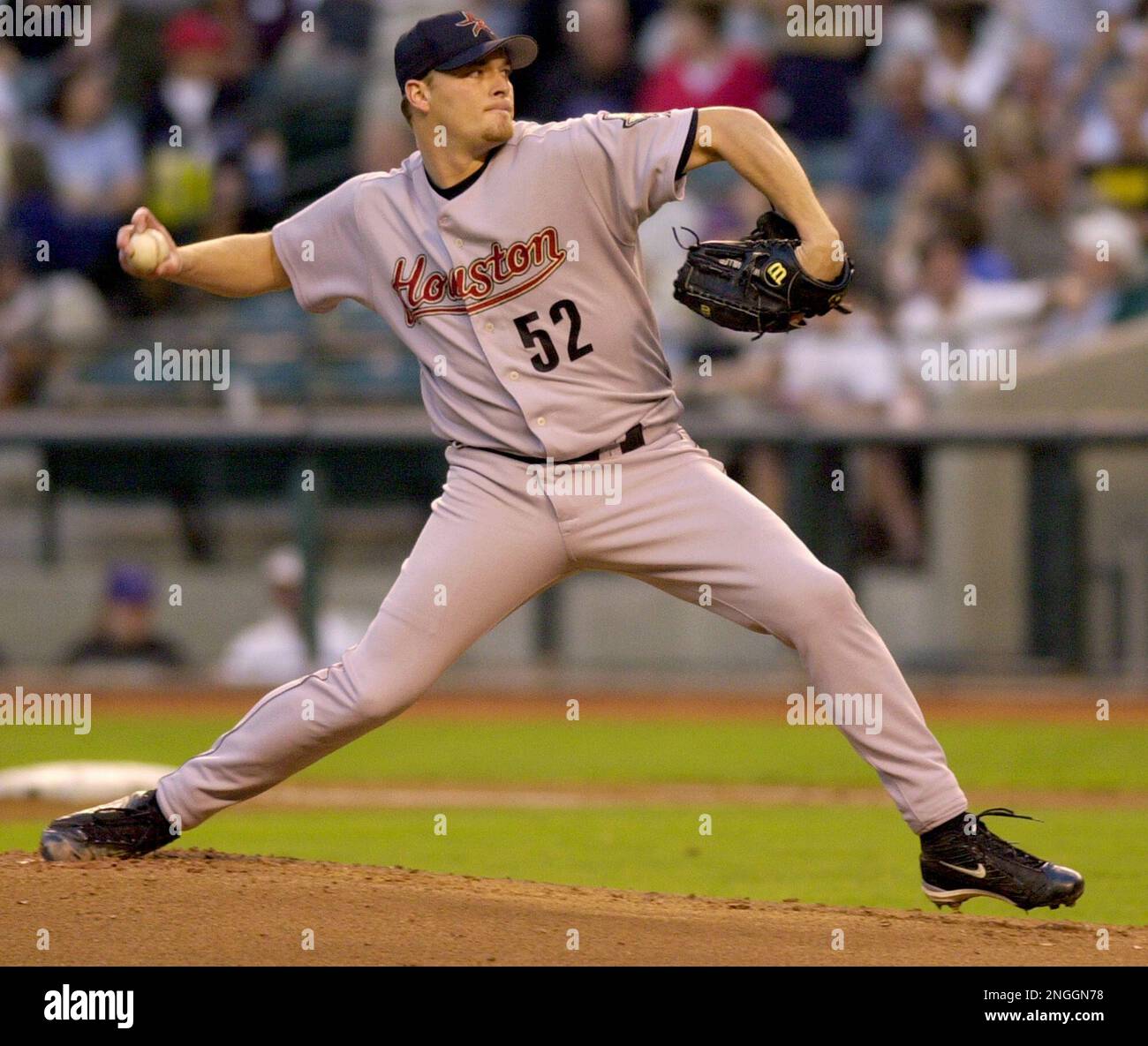 Houston Astros pitcher Wade Miller delivers against Arizona Diamondbacks  batter Craig Counsell in the first inning Tuesday, June 4, 2002, in  Phoenix.(AP Photo/Paul Connors Stock Photo - Alamy