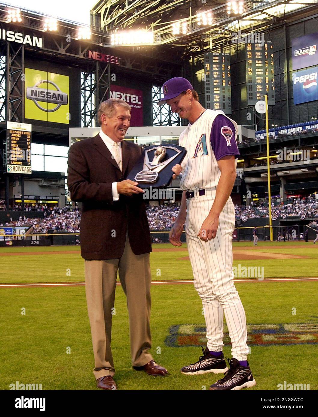 Arizona Diamondbacks owner Jerry Colangelo, left, presents pitcher