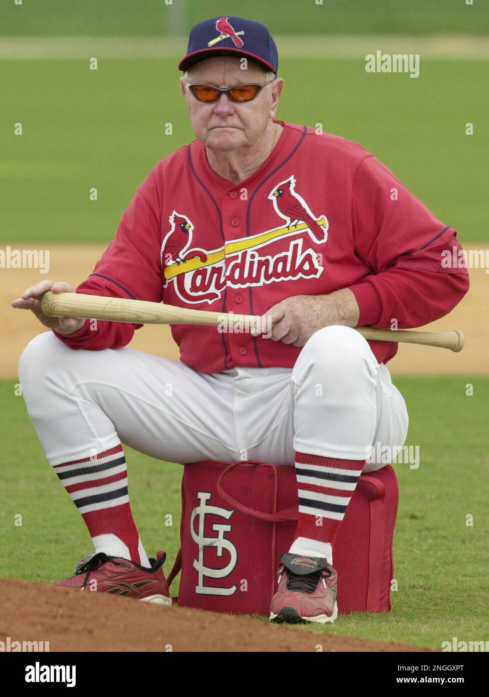 https://c8.alamy.com/comp/2NGGXPT/st-louis-cardinals-hall-of-famer-albert-red-schoendienst-watches-practice-while-seated-behind-the-mound-during-spring-training-feb-22-2002-in-jupiter-fla-in-1943-when-schoendienst-signed-his-first-professional-contract-he-gave-himself-four-or-five-years-to-make-it-in-baseball-and-60-years-later-hes-still-wearing-a-st-louis-cardinals-uniform-and-wielding-a-fungo-bat-in-spring-training-ap-photojames-a-finley-2NGGXPT.jpg