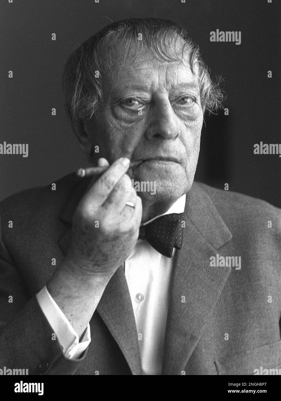 Eugen Roth - Der Schriftsteller Eugen Roth auf einem Photo vom 22 ...