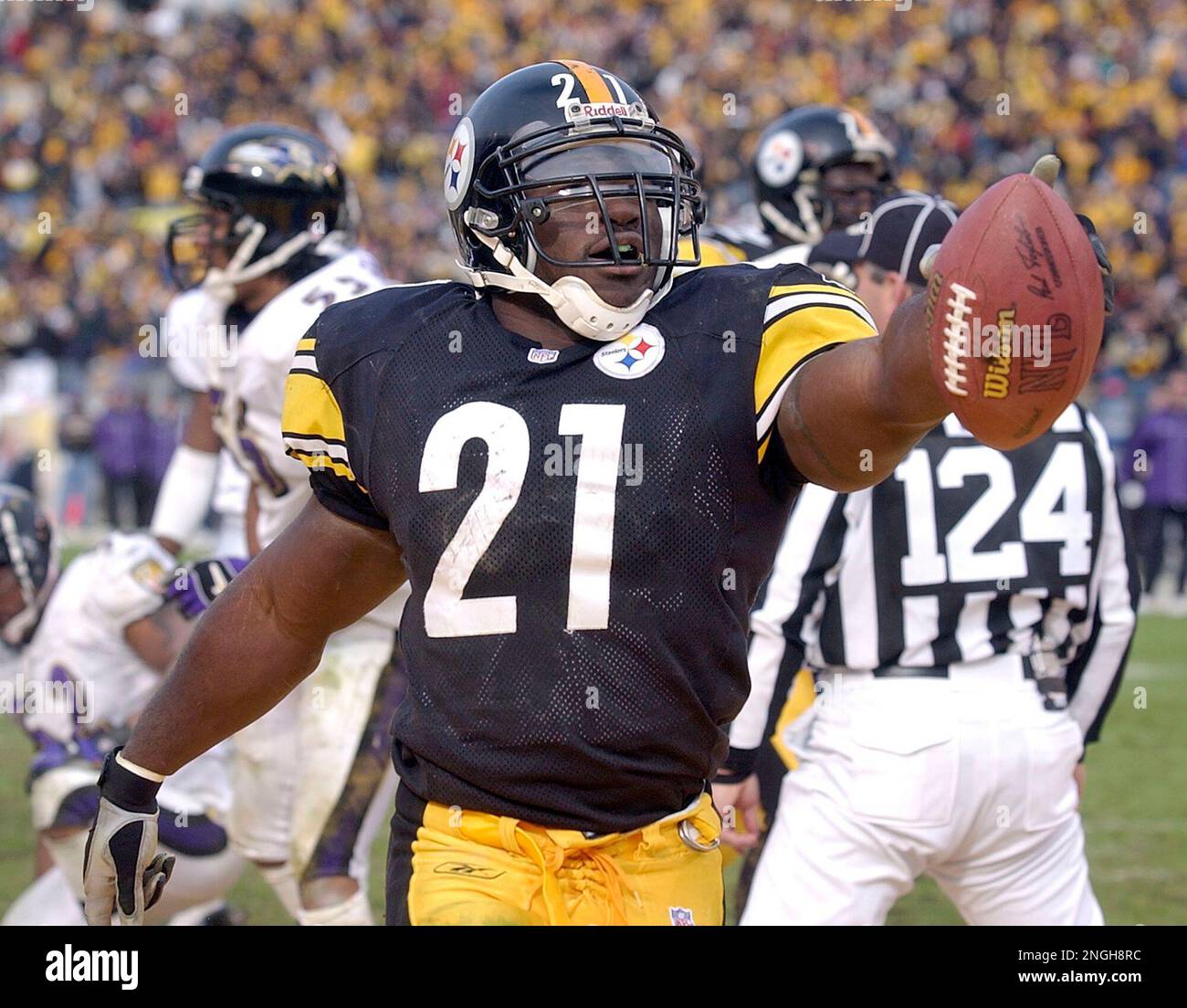 Pittsburgh Steelers running back Amos Zereoue celebrates after